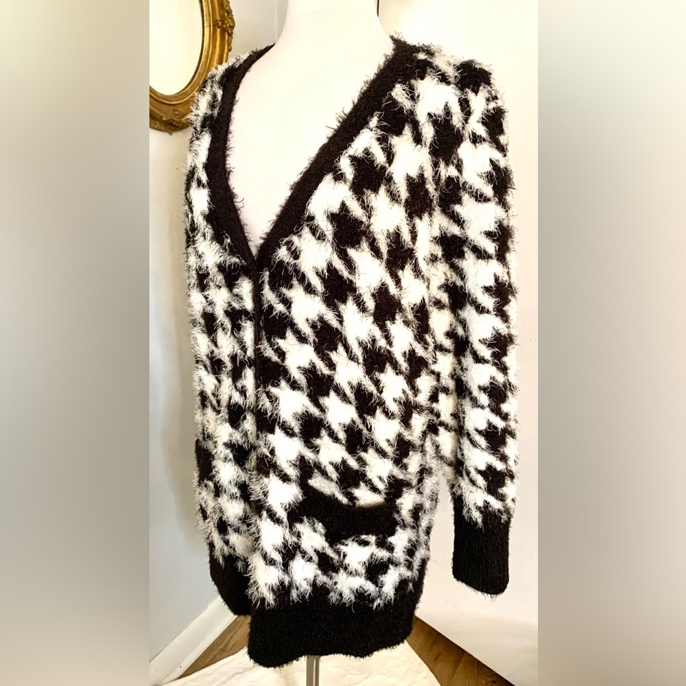 Isaac Mizrahi Live 2X Plus black white Houndstooth cardigan sweater Cozycore - Picture 5 of 14
